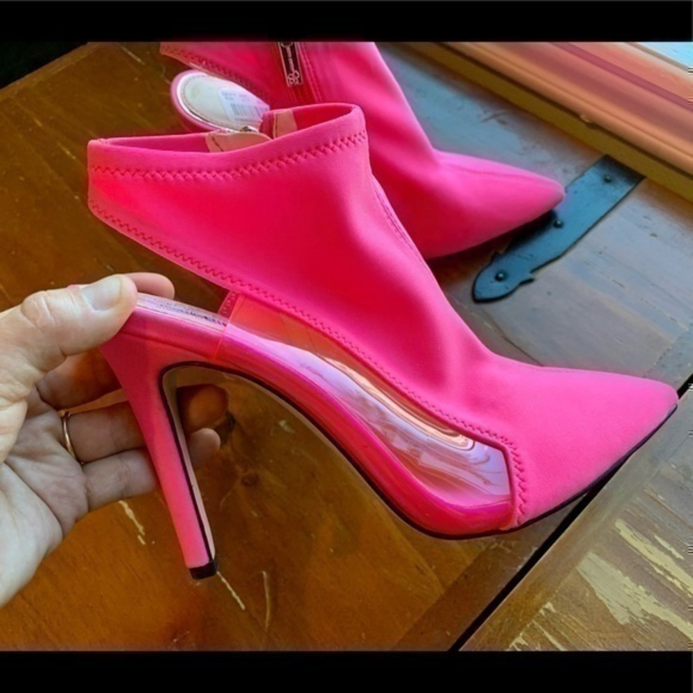 JESSICA SIMPSON PIMRAH POINTED TOE ANKLE SHOOTIES